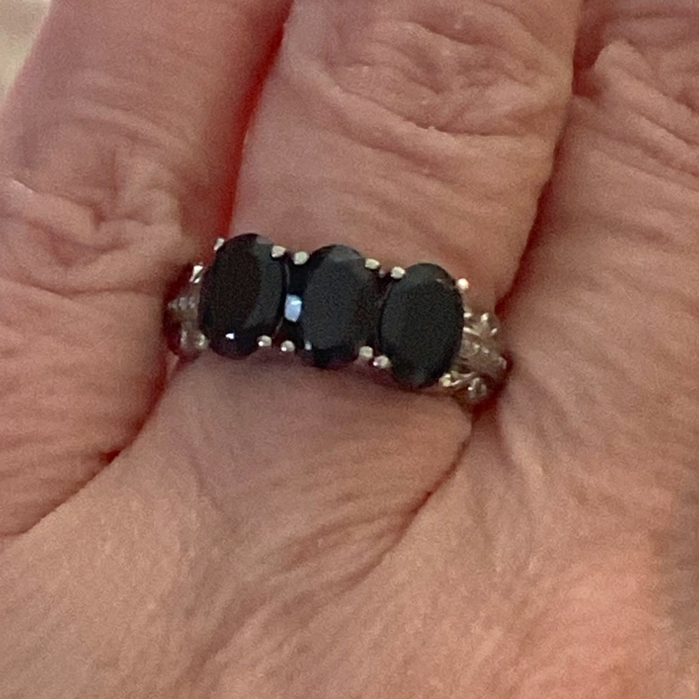 NWOT - 3 oval stone Natural Black Spinel w/Stainless Steel Ring